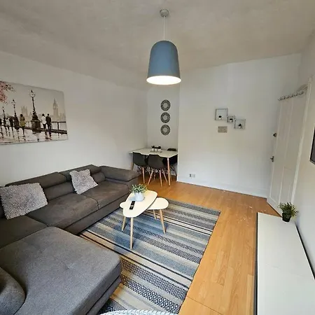 Stylish 2 Bed Apt - Harry Potter/ Leavesden Studios/Watford/Hemel Hempstead - Families/Professionals & Contractors Welcome - Serviced Accomodation Sarratt Exterior foto