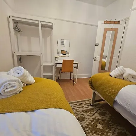 Stylish 2 Bed Apt - Harry Potter/ Leavesden Studios/Watford/Hemel Hempstead - Families/Professionals & Contractors Welcome - Serviced Accomodation Sarratt Exterior foto