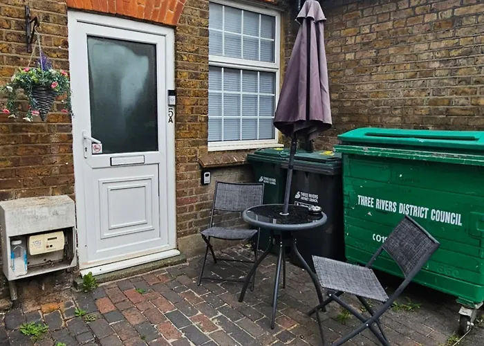 Stylish 2 Bed Apt - Harry Potter/ Leavesden Studios/Watford/Hemel Hempstead - Families/Professionals & Contractors Welcome - Serviced Accomodation