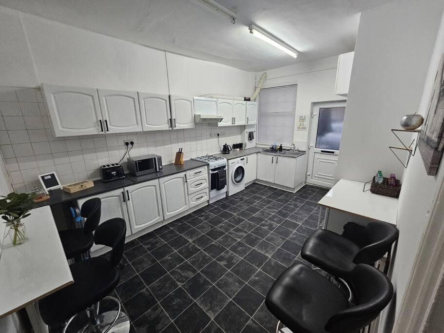 Apartment Harry Potter's Leavesden Retreat: Stylish 2-bed Serviced