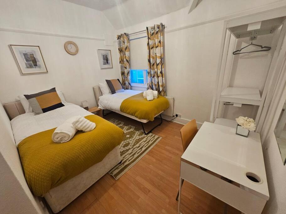 Apartment Harry Potter's Leavesden Retreat: Stylish 2-bed Serviced *