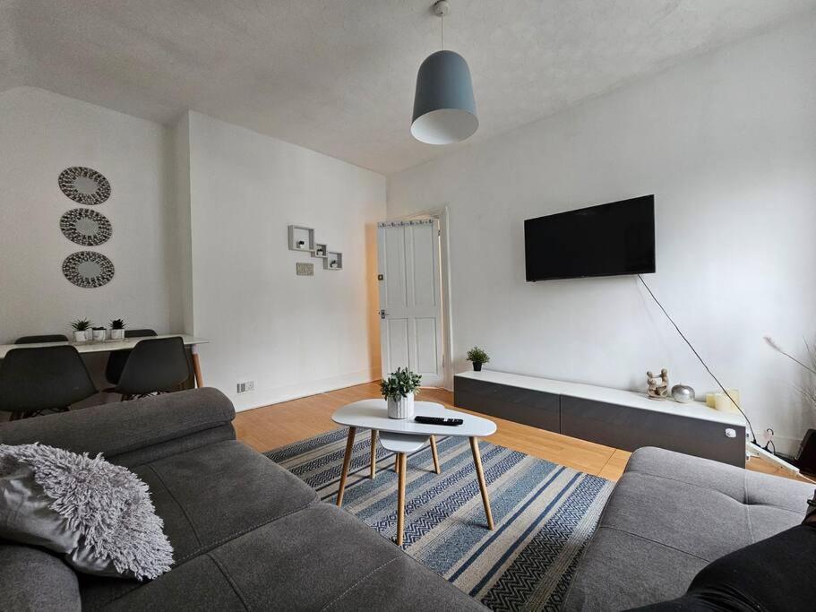 Apartment Harry Potter's Leavesden Retreat: Stylish 2-bed Serviced *